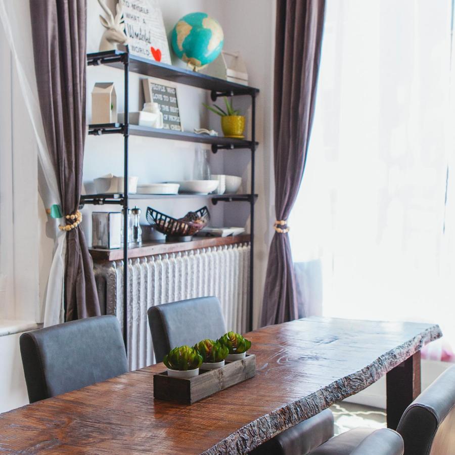 Hip Heritage Main Floor Flat In Downtown District Belleville Ngoại thất bức ảnh