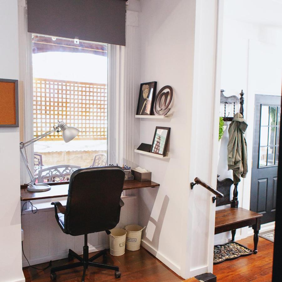 Hip Heritage Main Floor Flat In Downtown District Belleville Ngoại thất bức ảnh