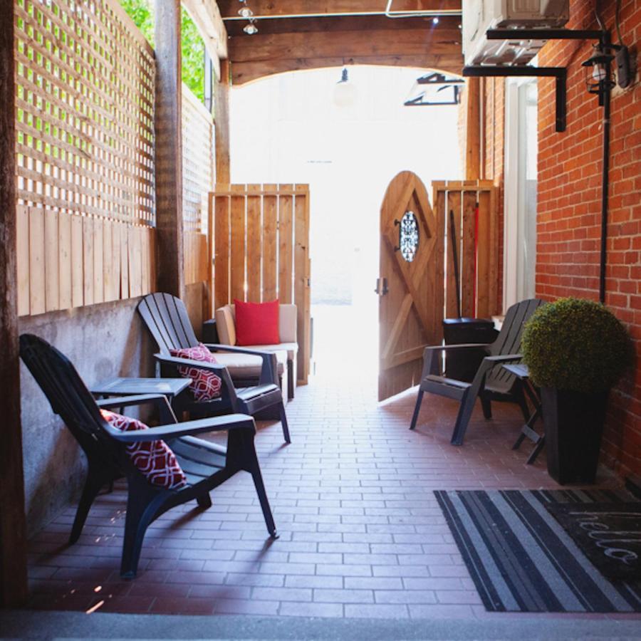 Hip Heritage Main Floor Flat In Downtown District Belleville Ngoại thất bức ảnh