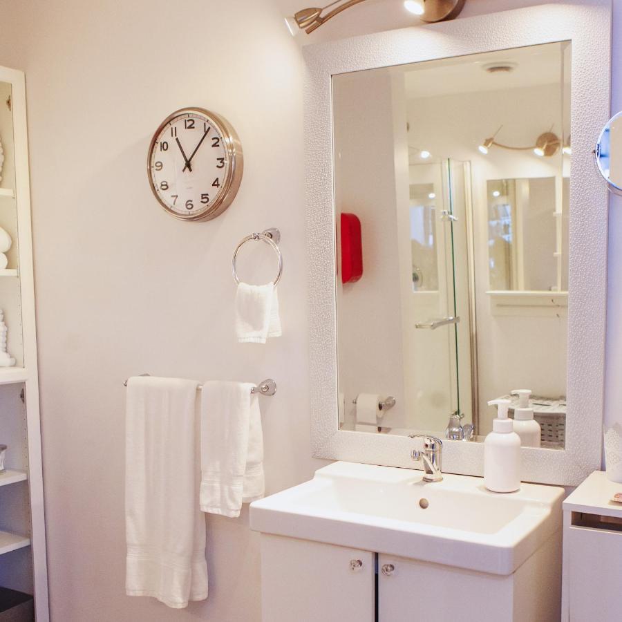 Hip Heritage Main Floor Flat In Downtown District Belleville Ngoại thất bức ảnh