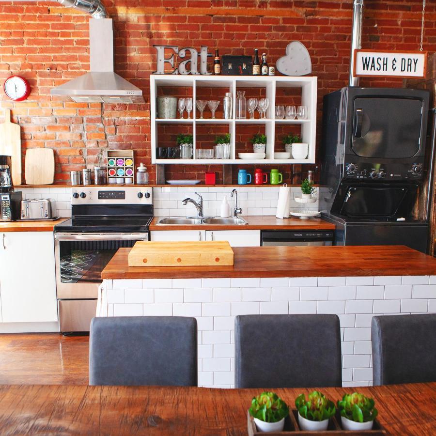Hip Heritage Main Floor Flat In Downtown District Belleville Ngoại thất bức ảnh